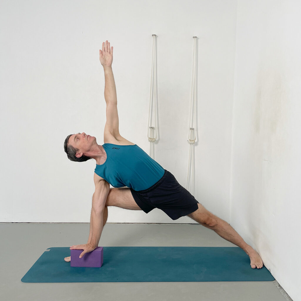 yoga for hips parsvakonasana