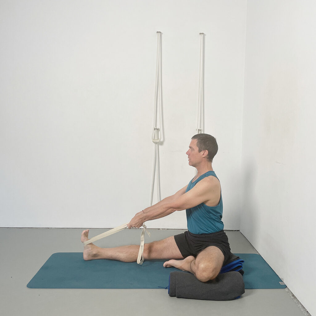 Janu Sirsasana: Yoga for tight hamstrings variation