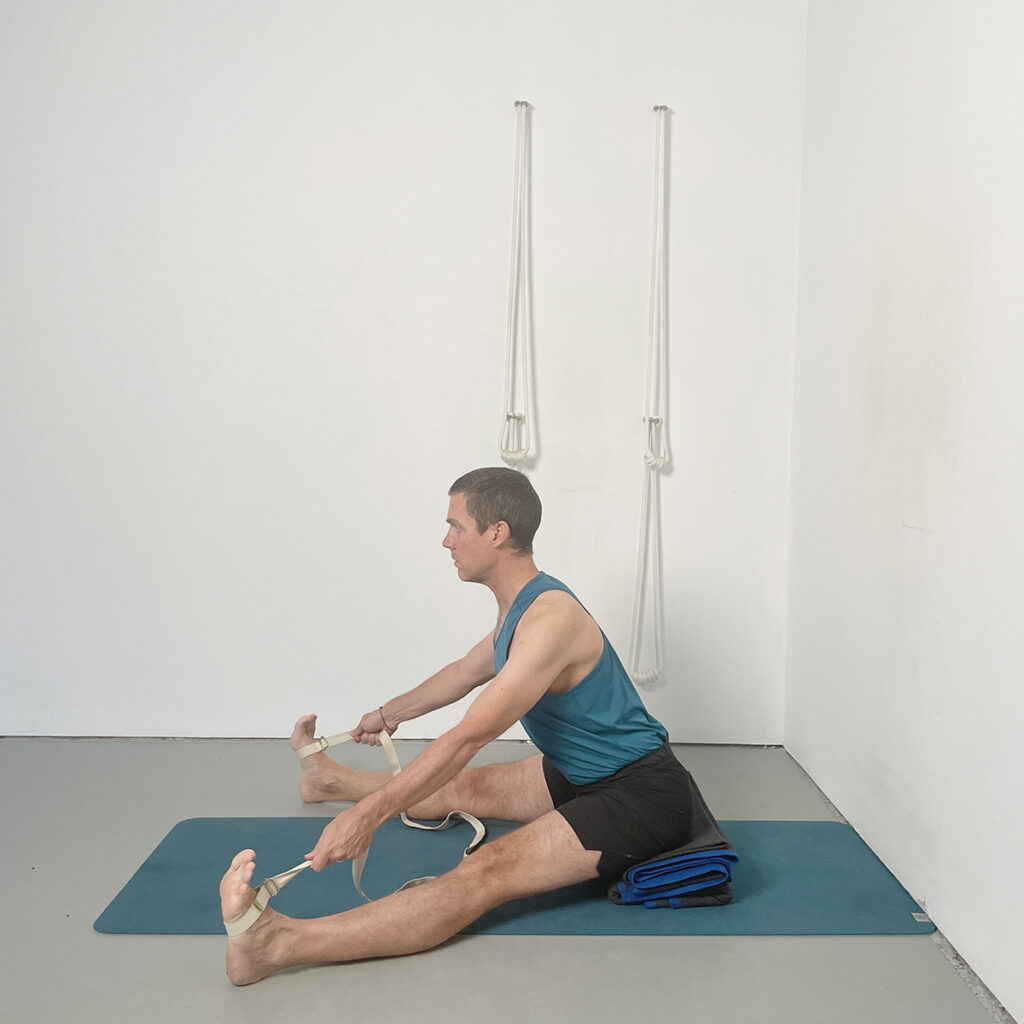 upavistha konasana yoga for tight hamstrings variation
