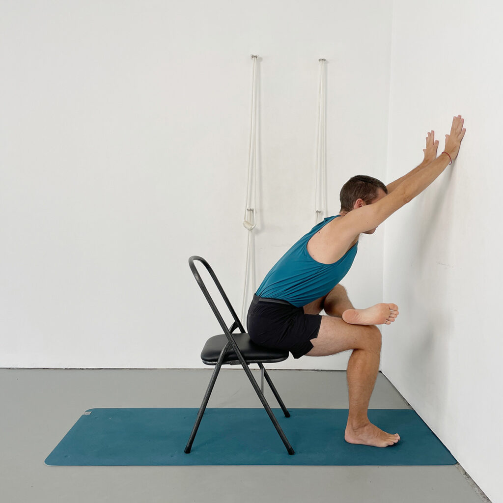 seated eka pada rajakapotasana