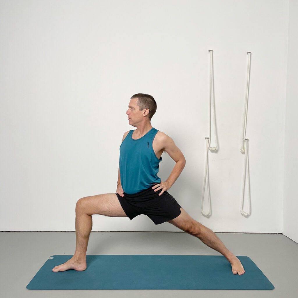 virabhadrasana 2 hands on hips
